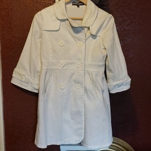 White short trench coat